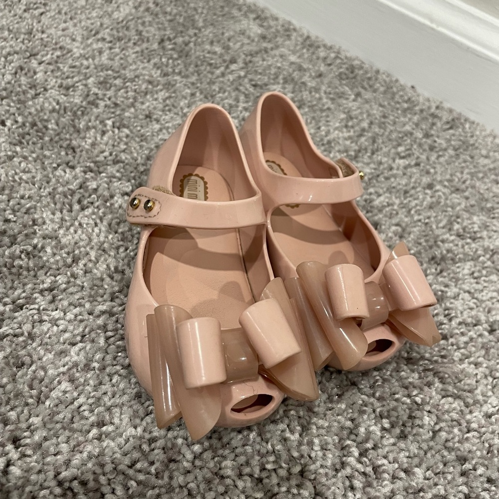 Nude mini Melissa flats
